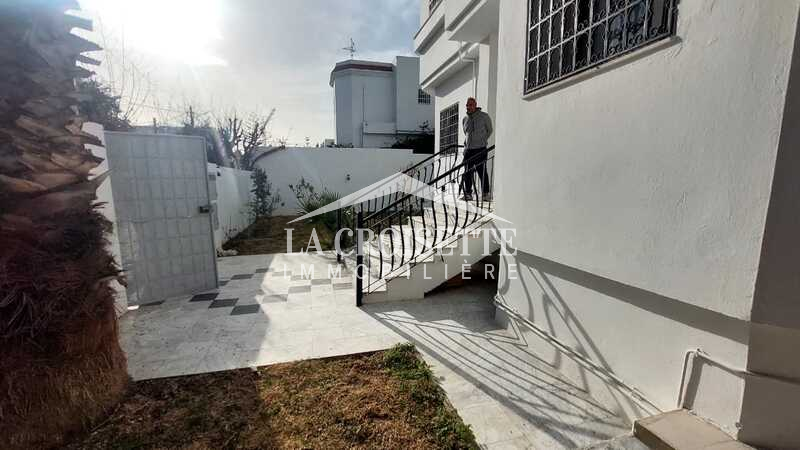 Villa S+4 avec piscine à La Marsa